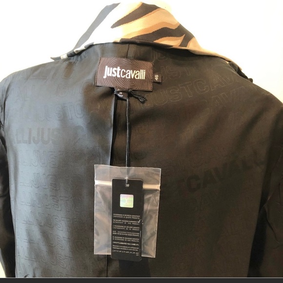 Just Cavalli blazer. Beautiful blazer. Purchased here but it’s just a tad to big - Picture 3 of 5